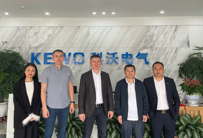 Russian customers visit our company